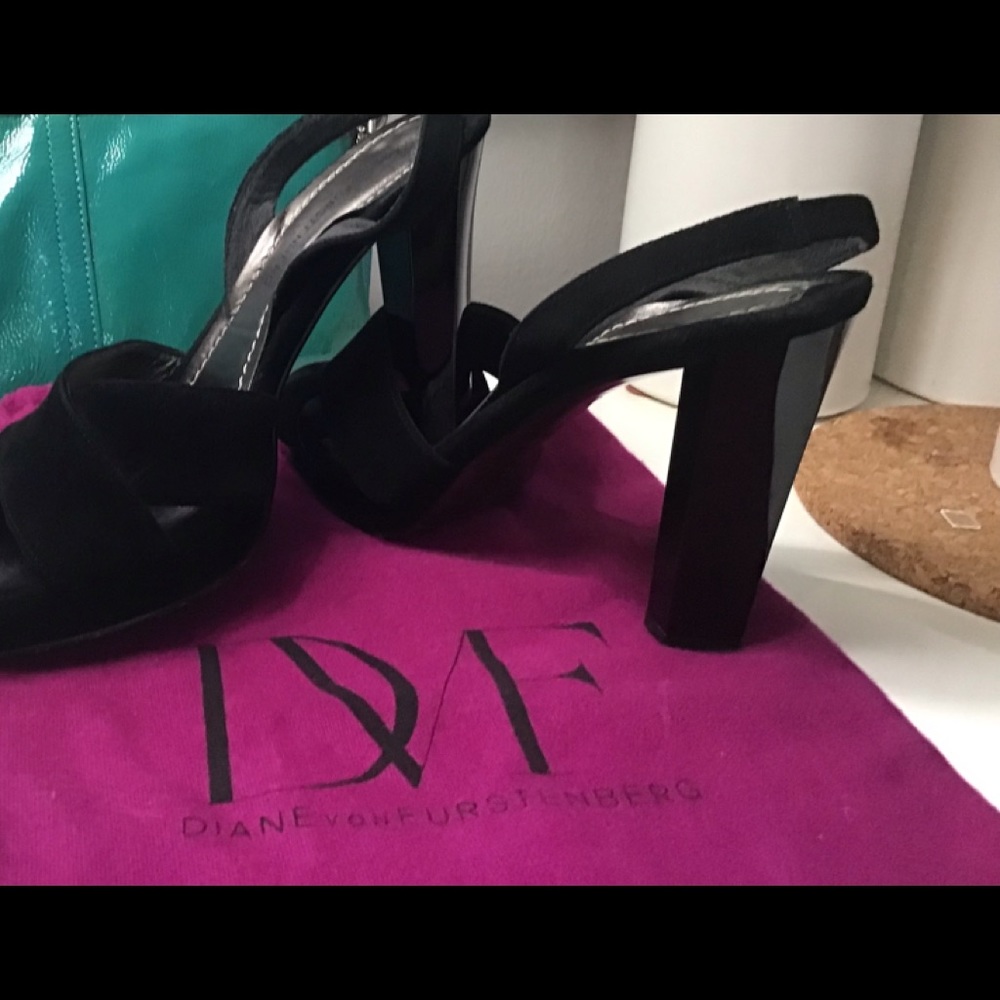 Diane Von Furstenberg black suede platform sling back heels size 7.5